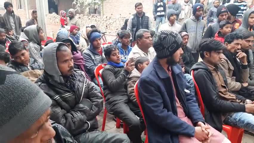 #AIMIM_JAUNPUR
सदर विधानसभा के जमदहां गावँ में चौपाल लगा कर जागरण करते जिलाध्यक्ष इमरान बन्टी