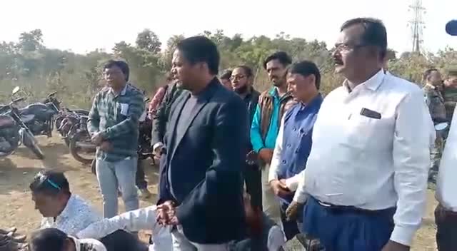 आज जमुनिया डैम में #कतरास #प्रेस #क्लब के द्वारा #वनभोज का #कार्यक्रम संपन्न हुआ जिसमें #बाघमारा विधायक ढुलु जी पहुंचे