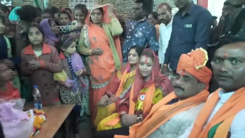 ग्राम पंचायत धजरई में ग्रामवासियों द्वारा विधायक राकेश गिरी जी का तुलादान किया गया
#Tikamgarh #RakeshGiri