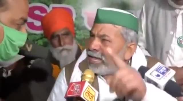रोते हुए बोले राकेश टिकैत:- किसान को बर्बाद नहीं होने दूंगा, मेरी जिम्मेवारी है किसान 
 #किसान एकता ज़िंदाबाद #जयकिसान ✌✌