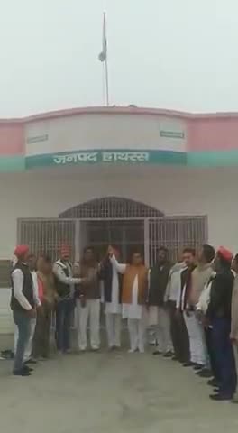 समाजवादी पार्टी कार्यालय पर गणतंत्र दिवस पर झंडा फहराया कर गाया राष्ट्रगान
﻿#टेकपाल_कुशवाहा मो 9897417149