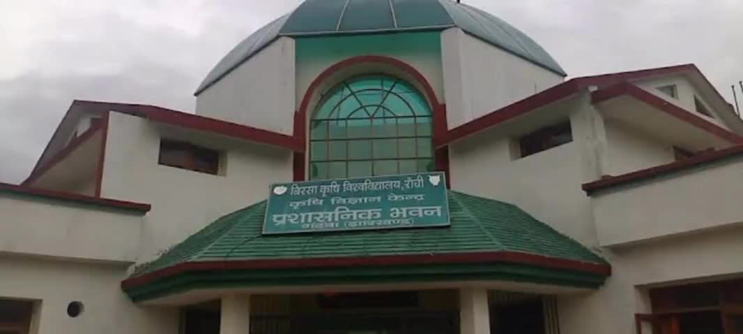 गढ़वा: शहर के पिपराखुर्द स्थित कृषि विज्ञान केंद्र में उद्यान विभाग की ओर से बागवान मित्रों को दिया जा रहा है प्रशिक्षण #बागवान