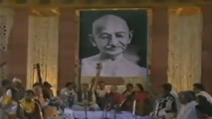 ‘सत्य लोगों के समर्थन के बिना भी खड़ा रहता है, वह #आत्मनिर्भर है।’
- #महात्मा_गाँधी
#बापू की #पुण्यतिथि पर विनम्र #श्रद