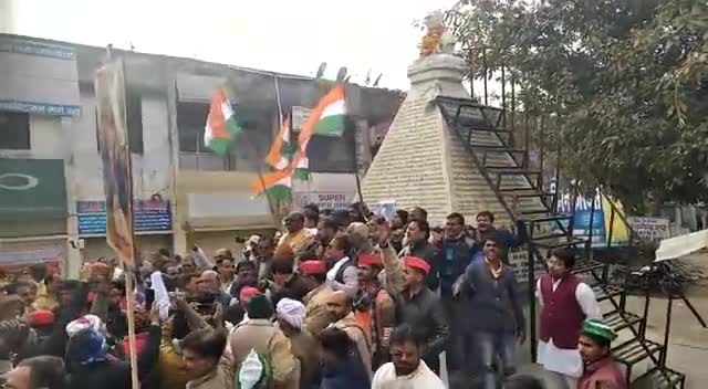 उरई: गणतंत्र दिवस के दिन किसानों के समर्थन में रैली ।

#Istandwithfarmers