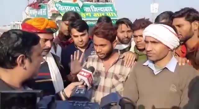 #किसान_आंदोलन में #दिल्ली के #गाजीपुर_बॉर्डर पर #गायक_कमलेश_सिनोली के द्वारा #राजस्थानी_मीणा_लोकगीत की प्रस्तुति!