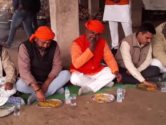 #हिन्दू_युवा_वाहिनी मेंहनगर के तरफ से निरंजन कुटी मेंहनगर में हिन्दू #समरसता भोज का आयोजन किया गया