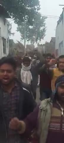 कासगंज: जिला कासगंज में गांव बरकुला में पहुंचे चौ चरन सिंह यादव जिला पंचायत सदस्य। 
#वाइरल
