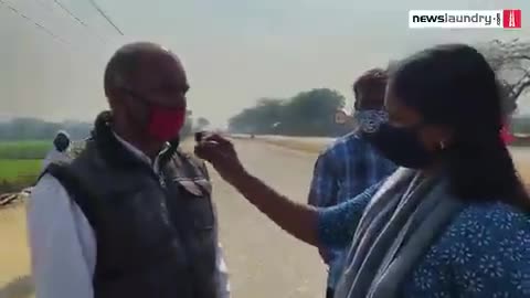 #SinghuBorder पर रहने वाले लोगों ने बताया कि उन्हें किसानों से कोई दिक्कत नहीं हो रही बल्कि पुलिस वालों ने सभी रास्ते बं