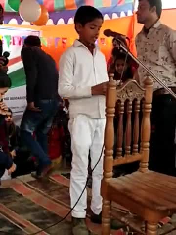 छोटा शायर मो० उमर फारूक अपने पंचायत खाबदह में गणतंत्र दिवस पर।
#ShayarUmarFaruk #babulinayat #RahimpurKhabdah #Khabdah