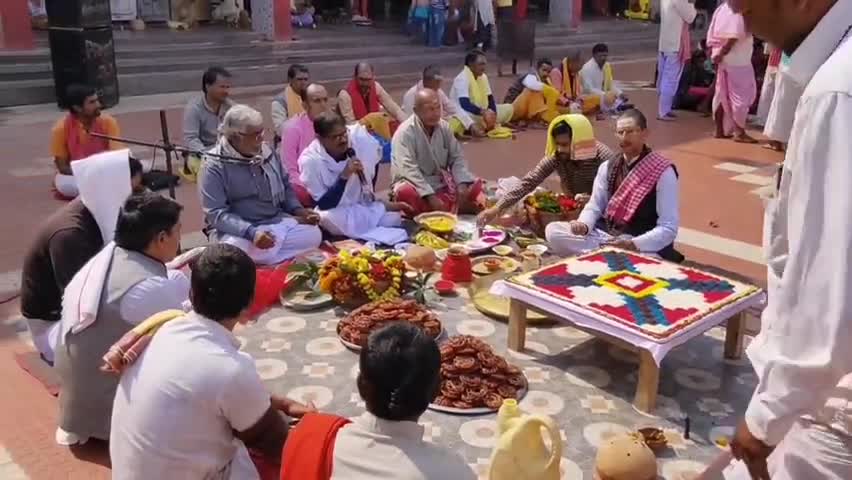 जरमुण्डी: बाबा बासुकीनाथ धाम में पंडा पुरोहितों द्वारा  हवन एवं आरती कर काल भैरव की भव्य श्रृंगार-पूजन की गई 
#बासुकीनाथ