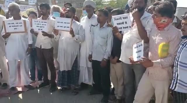 संयुक्त किसान मोर्चा के #चक्का_जाम कॉल पर   गडरा रोड,बाड़मेर में प्रदर्शन