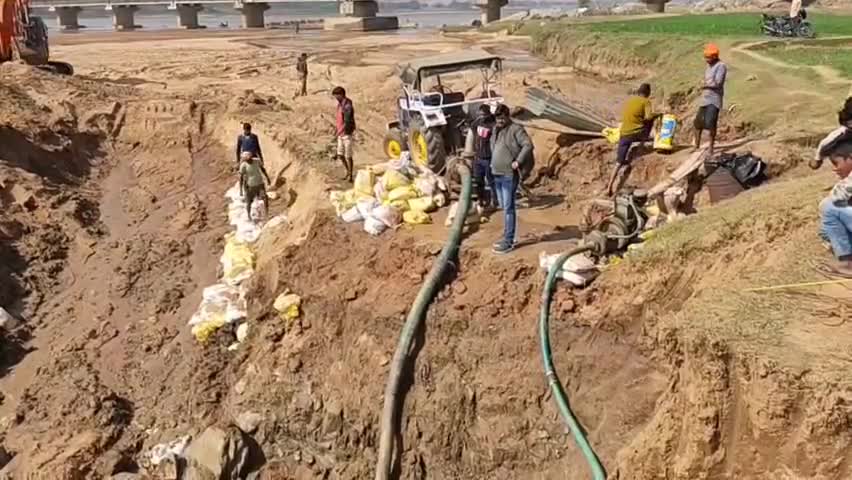 उंटारी रोड: लहर बंजारी पंचायत में बन रहे जलमीनार के कुप निर्माण में अनियमितता का आरोप #अनियमितता