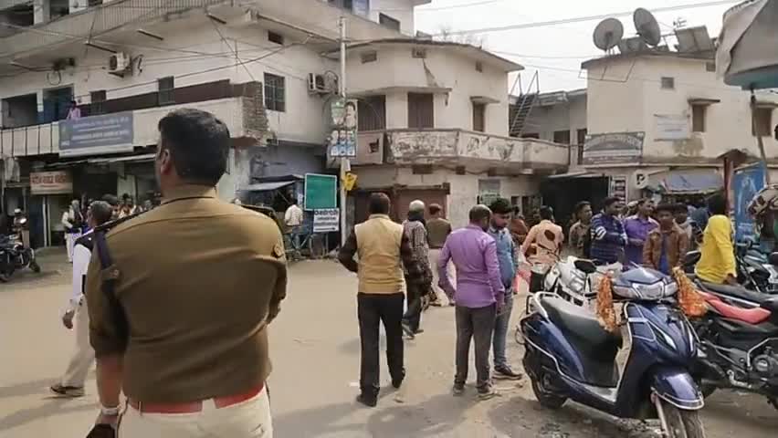 गढ़वा: शहर के चिनियां मोड़ पर सदर थाना पुलिस द्वारा चलाया गया एंटी क्राइम वाहन चेकिंग अभियान, दर्जनों वाहन जब्त
#वाहन #चेकिंग