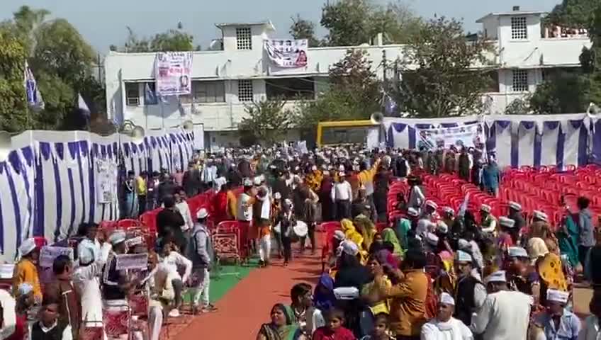 प्रदेश अध्यक्ष Pankaj Singh  जी की उपस्थिति में नगरीय निकाय चुनाव की #शंखनाद_रैली की शानदार शुरुआत।

ग्वालियर में रैली क
