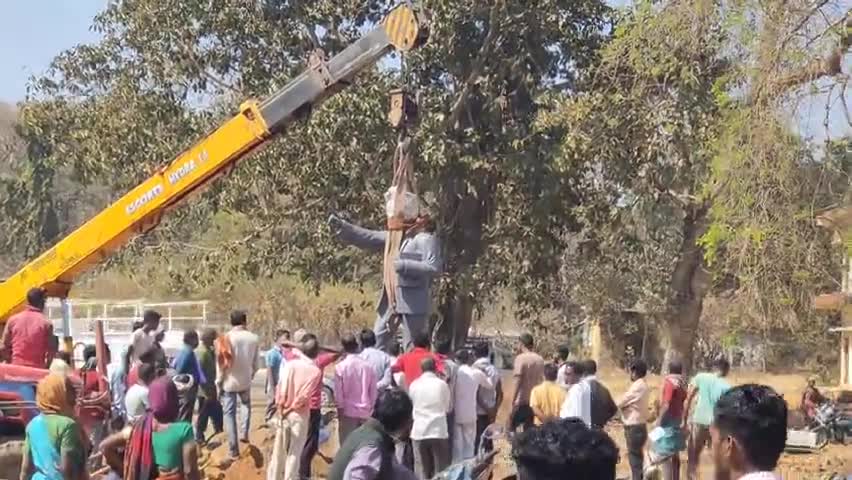 बड़ेराजपुर: विकासखंड मुख्यालय विश्रामपुरी पहुँचा डॉ भीमराव अंबेडकर की मूर्ति#डॉ_भीमराव_अंबेडकर