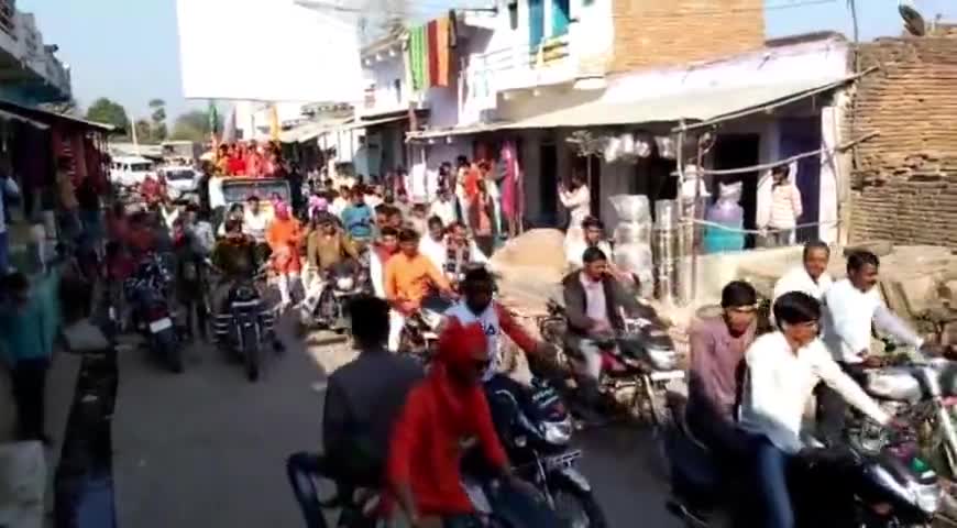 आज ग्राम बुड़ेरा में आयोजित रोड शो में विधायक राकेश गिरी जी शामिल हुए
#JaiJantaKi #RakeshGiri