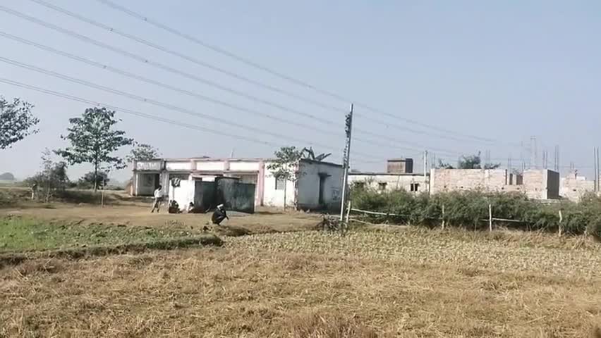 मयूरहंड: बड़ाकर में एक वर्ष से टूटा पड़ा बिजली पॉल तार, ग्रामीणों ने बिजली विभाग से की दुरुस्त करवाने की मांग #बिजली_विभाग