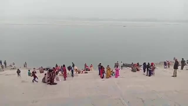 सेवराई: मौनी अमावस्या पर श्रद्धालुओ ने गहमर के नरवा गंगा घाट पर लगाई श्रद्धा की डुबकी, स्नान के बाद दानपुण्य किया
#मौनी_अमावस्या