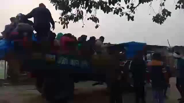 सेवराई: भदौरा के सतराम गंज बाजार से तीन ट्रैक्टरों के साथ गुप्ता बाबा दर्शन के लिए श्रद्धालुओं का जत्था हुआ रवाना #श्रद्धा