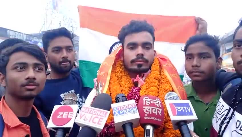 मीडिया से वार्तालाप 
Mt. Kilimanjaro 
#thedigitalapahadi #mountaineernitish #nitishsingh #gorakhpur