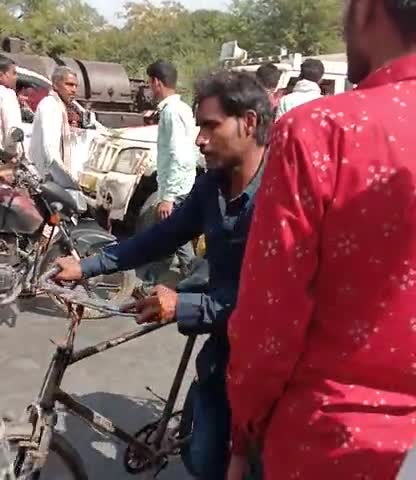 शाजापुर: लाइट का बिल न चुकाने पर ग्रामीण से उठा लाए बाइक, सबूत ना मिलने पर वापस लौटना पड़ी #छापीहेड़ा