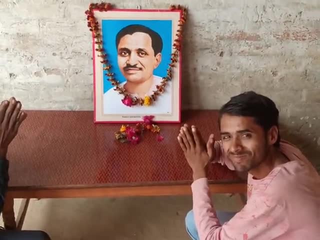 मंझनपुर: चक बख्तियार परसिपूर पोस्ट निदुरा जिला कौशाम्बी के पवन तिवारी भजपा के सेक्टर अघ्यक्ष, सुरेनकद कुमार और अन्य लोग मिल #anil