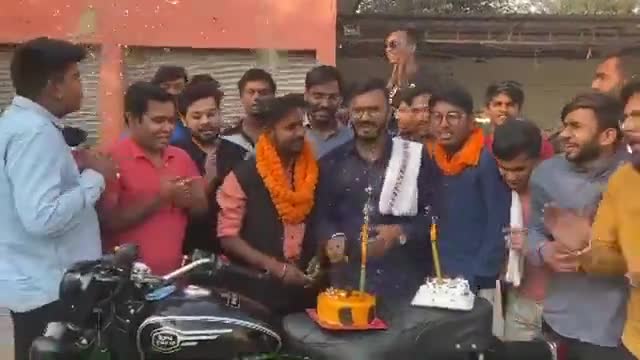 छोटे भाई व ABVP रायपुर के महानगर मंत्री विभोर ठाकुर के जन्मदिन मनाते हुए। 🎂🎂🎂🎂🎂🎂🎂🎂
﻿

#vikashmittal