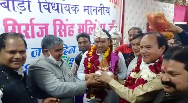 विधायक #मालिंगा जी के #जन्मदिवस पर 
पूर्व मंत्री #अब्दुलसग़ीर ओर निजिसहायक #विजय_त्यागी ने #हनुमान_गदा ओर 
#कलश किया भेंट