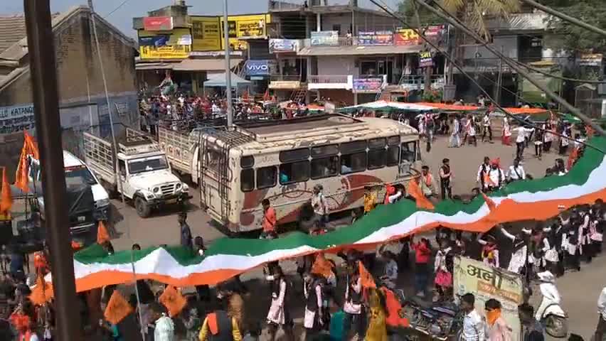 कटंगी: पुलवामा में शहीद वीर जवानों की शहादत को नमन करते हुए ABVP ने कटंगी में निकाली विशाल तिरंगा यात्रा।#पुलवामा_अटैक