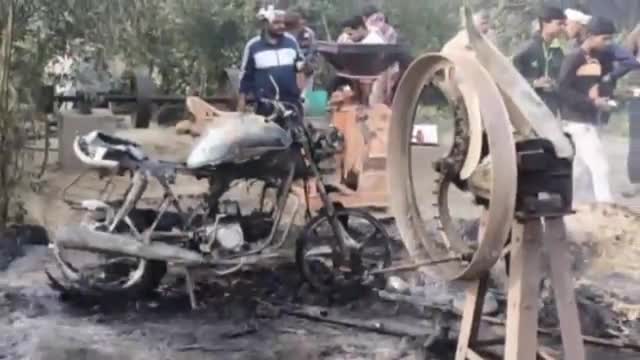 सेवराई: खजूरी के पूरब मोहल्ले में अज्ञात कारणों से लगी आग के कारण घर गृहस्थी का सारा संबंध जलकर हुआ राख #आगलगी