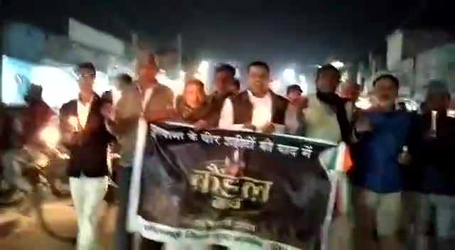 #पुलवामा हमले में शहीद हुए वीर #जवानों की याद में #सीतामढ़ी जिला युवा कांग्रेस ने निकाला कैंडल मार्च
#pulwamaattack