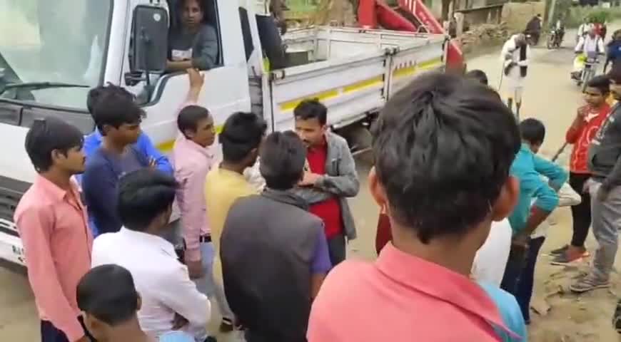 बाड़ी: विद्युत विभाग की कार्यवाही से ग्रामीणों में मचा हड़कंप, 
  कनिष्ठ अभियंता कुलदीप शर्मा ने दिया कार्यवाही को अंजाम #विधुत