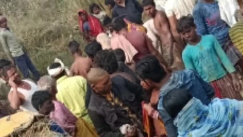 पुपरी : चोरौत-बसोतरा पथ स्थित जमुनी पुल के अप्रोच निर्माण के लिए सरकार से मांग किया ।
#choraut #bridge #nitishmandal