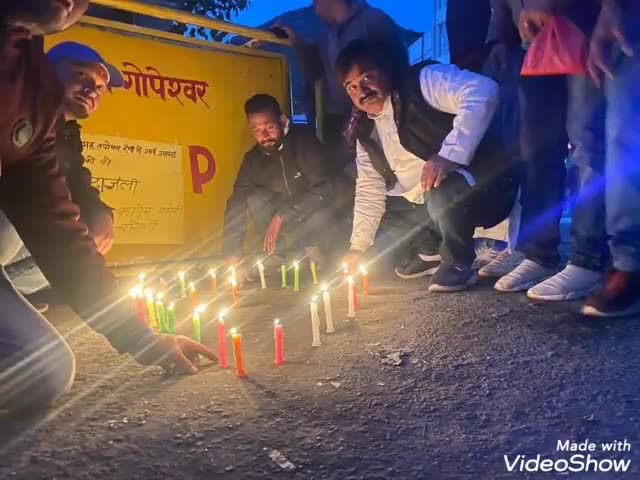 चमोली: जिला कांग्रेस कमेटी ने गोपेश्वर मे निकाला कैंडल मार्च, तपोवन रैणी  आपदा में मारे गए लोगों को दी गई श्रद्धांजलि #disaster