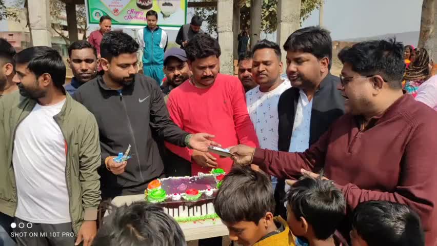 मंझिआंव: सोनपुरवा स्थित हरिजन टोला में जेएमएम के नेताओं ने मनाया मंत्री मिथिलेश ठाकुर का जन्मदिवस    #जेएमएम