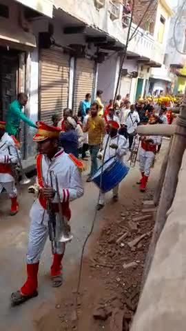 #आज #कस्बा #नगर में #भागवत #कलश यात्रा #निकाली गई #जिसमें आज #अपने #निवास पर #भक्तजनों को #केले #वितरण किए गए