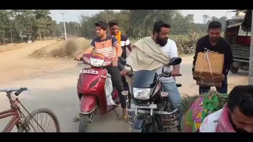 चाय बेचने वालों के चेहरे पर मुस्कान लाते है #Ek_Ummeed ❤️शूक्रिया सभी दोस्तों का जिसने चीनी चायपत्ती ग्लास  डोनेट किया