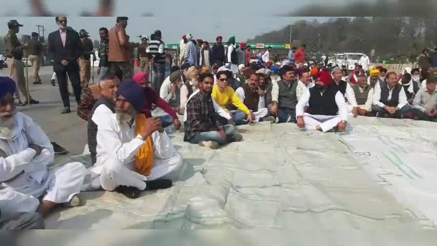 NH 74 पर देवरिया टोल प्लाजा पे किसानों ने तीन काले कानून को ले कर दिया धरना । #काला कानून
