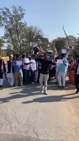 #अबकी बार 100 के पार मोदी राज में पेट्रोल डीजल गैस के दाम बढ़े जिसको लेकर युवा कांग्रेस चन्दौली में आक्रोश