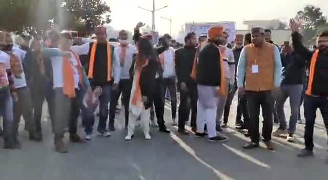 धर्मशाला आगमन पर श्री जे.पी.नड्डा  जी का स्वागत करते हुए #भाजपा_युवा_मोर्चा #जिला_कांगड़ा  के कार्यकर्ता