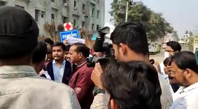 बख्शी का तालाब: #noscholarshipnofee
छात्रों के साथ ना-इंसाफी हो रही है और कोई सुनवाई नहीं हो रही है। ﻿@Lucknow police
