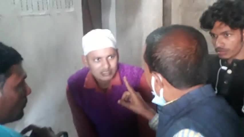 कस्बा: कसबा : #आधार काड सुधार के नाम से पब्लिक को लूट रहा था