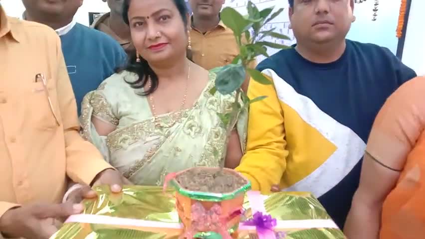 मित्र के नए गृहप्रवेश के उपलक्ष्य पे पौधा#भेट कर हार्दिक शुभकामनाएं एवं बधाई#पहल#स्वच्छ पर्यावरण#स्वच्छ कटिहार#