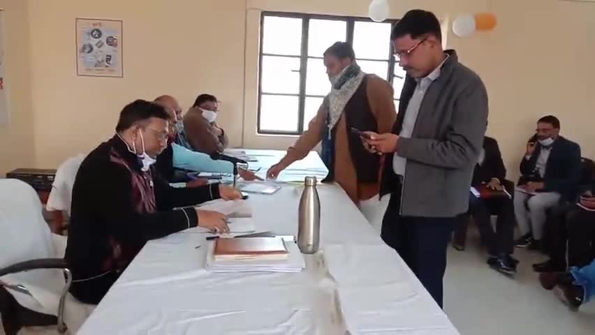 सेवराई: सेवराई तहसील सभागार में पंचायत चुनाव को लेकर एसडीएम ने लेखपाल व कानूनगो के साथ की बैठक, #त्रिस्तरीय_पंचायत_चुनाव