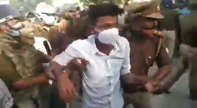 🔹चुनावों से पहले- हर साल 2 करोड़ रोजगार देंगे
🔹चुनावों के बाद- रोजगार की मांग करोगे तो गिरफ्तार करे

#modi_rojgar_do