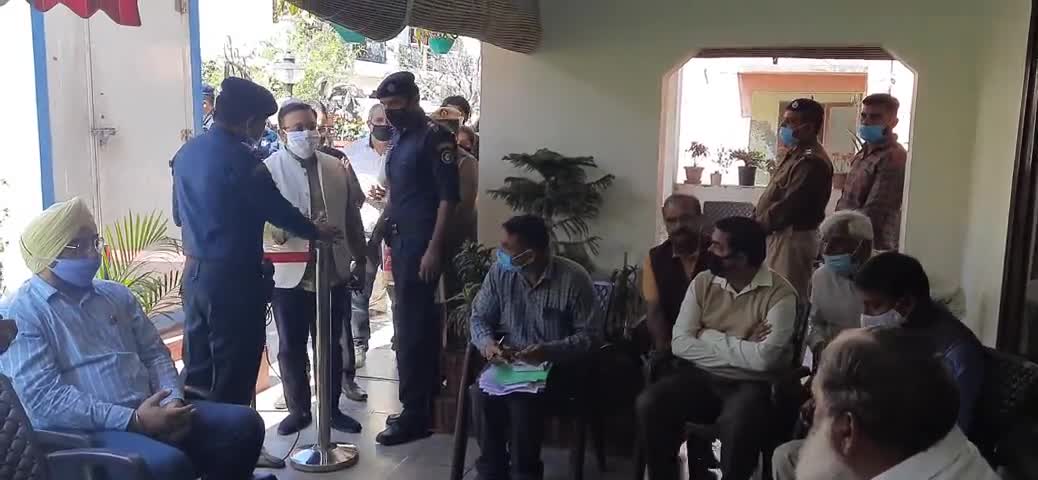 हरियाणा ज्वेलर्स एसोसिएशन मिली गृहमंत्री से।। डकैतियों के खिलाफ दी शिकायत।।
Whatsapp me #7015995772