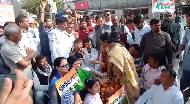 रसोई गैस के दाम में लगातार हो रही वृद्धि के विरोध में जनता के साथ बाराबंकी में धरना प्रदर्शन #tanujpunia
