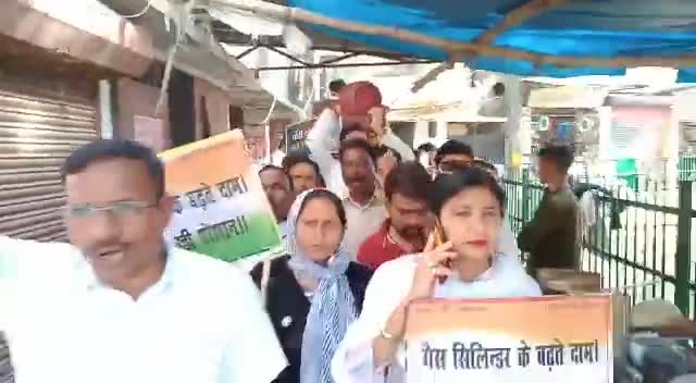 रसोई गैस के दाम में लगातार हो रही वृद्धि के विरोध में बाराबंकी कांग्रेस कार्यालय पर धरना प्रदर्शन #tanujpunia