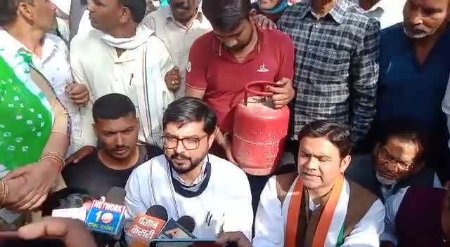 सरकार द्वारा बढ़ाये जा रहे पेट्रोल-डीजल व रसोई गैस के दाम से आम आदमी का जीना मुश्किल हो रहा है #tanujpunia