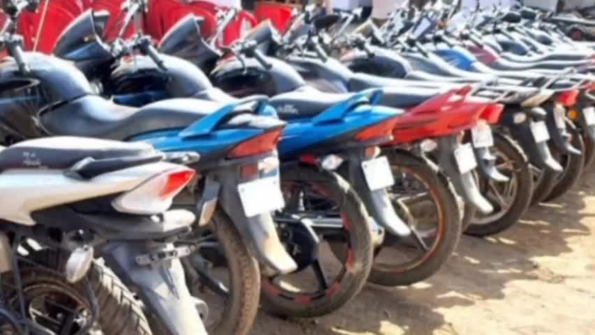 रहली: #रहली के वाहन चोर सागर में गिरफ्तार
● 5 बाइकों के साथ एक स्कूटर बरामद